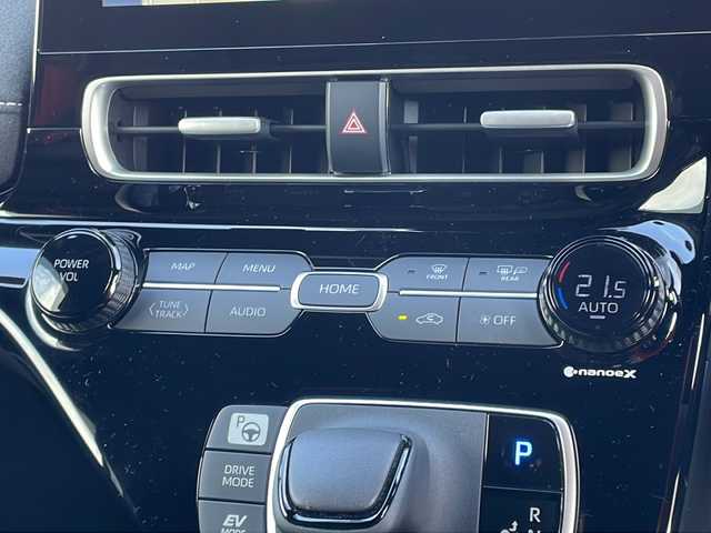 トヨタ アクア GRスポーツ 山口県 2023(令5)年 1.1万km プラチナホワイトパールマイカ 純正ディスプレイオーディオ/・Bluetooth接続/・ナビキッド/・Miracast/・applecarplay/アラウンドビューモニター/ビルトインETC/ドライブレコーダー/ワンオーナー/Toyota Safety Sense/・プリクラッシュセーフティ/・レーントレーシングアシスト/・ロードサインアシスト/・レーダークルーズコントロール/・先行車発進告知機能/・ブラインドスポットモニター/・クリアランスソナー/・リヤクロストラフィックアラート/・パーキングサポートブレーキ/・ドライブモードセレクトスイッチ/ハーフレザーシート/シートヒーター/ステアリングヒーター/純正フロアマット/スマートキー/プッシュスタート/スペアキー1本/純正17インチアルミホイール/純正LEDライト/ドアバイザー/ウィンカーミラー