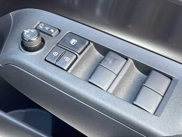 トヨタ アクア GRスポーツ 山口県 2023(令5)年 1.1万km プラチナホワイトパールマイカ 純正ディスプレイオーディオ/・Bluetooth接続/・ナビキッド/・Miracast/・applecarplay/アラウンドビューモニター/ビルトインETC/ドライブレコーダー/ワンオーナー/Toyota Safety Sense/・プリクラッシュセーフティ/・レーントレーシングアシスト/・ロードサインアシスト/・レーダークルーズコントロール/・先行車発進告知機能/・ブラインドスポットモニター/・クリアランスソナー/・リヤクロストラフィックアラート/・パーキングサポートブレーキ/・ドライブモードセレクトスイッチ/ハーフレザーシート/シートヒーター/ステアリングヒーター/純正フロアマット/スマートキー/プッシュスタート/スペアキー1本/純正17インチアルミホイール/純正LEDライト/ドアバイザー/ウィンカーミラー