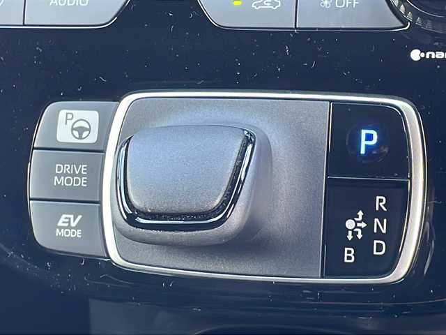 トヨタ アクア GRスポーツ 山口県 2023(令5)年 1.1万km プラチナホワイトパールマイカ 純正ディスプレイオーディオ/・Bluetooth接続/・ナビキッド/・Miracast/・applecarplay/アラウンドビューモニター/ビルトインETC/ドライブレコーダー/ワンオーナー/Toyota Safety Sense/・プリクラッシュセーフティ/・レーントレーシングアシスト/・ロードサインアシスト/・レーダークルーズコントロール/・先行車発進告知機能/・ブラインドスポットモニター/・クリアランスソナー/・リヤクロストラフィックアラート/・パーキングサポートブレーキ/・ドライブモードセレクトスイッチ/ハーフレザーシート/シートヒーター/ステアリングヒーター/純正フロアマット/スマートキー/プッシュスタート/スペアキー1本/純正17インチアルミホイール/純正LEDライト/ドアバイザー/ウィンカーミラー