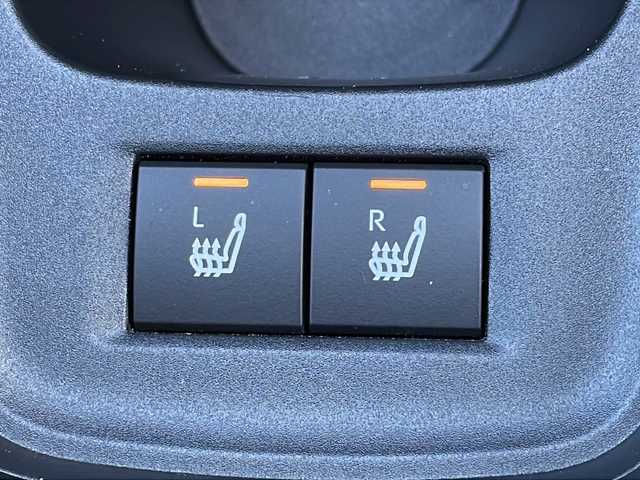 トヨタ アクア GRスポーツ 山口県 2023(令5)年 1.1万km プラチナホワイトパールマイカ 純正ディスプレイオーディオ/・Bluetooth接続/・ナビキッド/・Miracast/・applecarplay/アラウンドビューモニター/ビルトインETC/ドライブレコーダー/ワンオーナー/Toyota Safety Sense/・プリクラッシュセーフティ/・レーントレーシングアシスト/・ロードサインアシスト/・レーダークルーズコントロール/・先行車発進告知機能/・ブラインドスポットモニター/・クリアランスソナー/・リヤクロストラフィックアラート/・パーキングサポートブレーキ/・ドライブモードセレクトスイッチ/ハーフレザーシート/シートヒーター/ステアリングヒーター/純正フロアマット/スマートキー/プッシュスタート/スペアキー1本/純正17インチアルミホイール/純正LEDライト/ドアバイザー/ウィンカーミラー