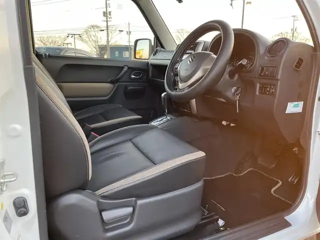 スズキ ジムニー ランドベンチャー 鳥取県 2017(平29)年 6.4万km パールホワイト ４ＷＤ・ターボ/社外ナビ／ＴＶ／ＤＶＤ／ＣＤ／ＢＴ/ＥＴＣ/ドライブレコーダー/レザーシート/前席シートヒーター/モンスタースポーツハイトアップスプリング/（純正車高　プラス20ｍｍ）/スズキスポーツショックアブソーバー/純正１６アルミホイール/キーレスキー/純正フォグランプ/電動格納ミラー/背面タイヤ/スペアキー