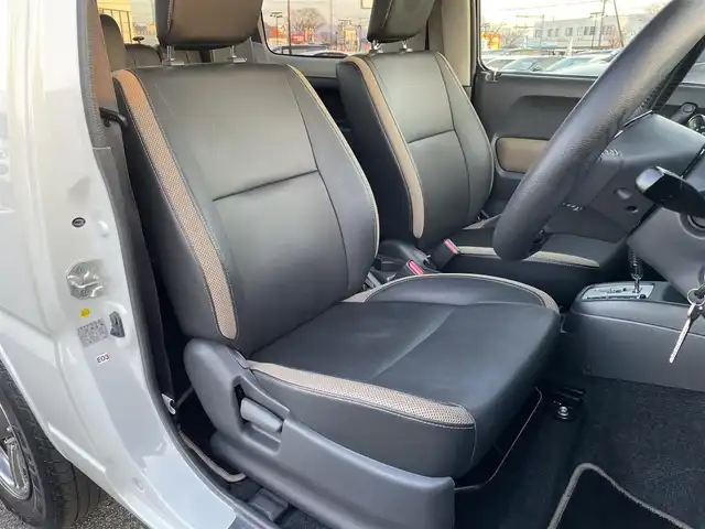 スズキ ジムニー ランドベンチャー 鳥取県 2017(平29)年 6.4万km パールホワイト ４ＷＤ・ターボ/社外ナビ／ＴＶ／ＤＶＤ／ＣＤ／ＢＴ/ＥＴＣ/ドライブレコーダー/レザーシート/前席シートヒーター/モンスタースポーツハイトアップスプリング/（純正車高　プラス20ｍｍ）/スズキスポーツショックアブソーバー/純正１６アルミホイール/キーレスキー/純正フォグランプ/電動格納ミラー/背面タイヤ/スペアキー