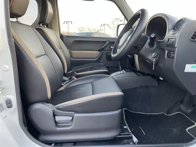 スズキ ジムニー ランドベンチャー 鳥取県 2017(平29)年 6.4万km パールホワイト ４ＷＤ・ターボ/社外ナビ／ＴＶ／ＤＶＤ／ＣＤ／ＢＴ/ＥＴＣ/ドライブレコーダー/レザーシート/前席シートヒーター/モンスタースポーツハイトアップスプリング/（純正車高　プラス20ｍｍ）/スズキスポーツショックアブソーバー/純正１６アルミホイール/キーレスキー/純正フォグランプ/電動格納ミラー/背面タイヤ/スペアキー