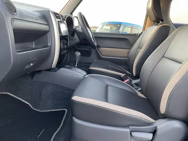 スズキ ジムニー ランドベンチャー 鳥取県 2017(平29)年 6.4万km パールホワイト ４ＷＤ・ターボ/社外ナビ／ＴＶ／ＤＶＤ／ＣＤ／ＢＴ/ＥＴＣ/ドライブレコーダー/レザーシート/前席シートヒーター/モンスタースポーツハイトアップスプリング/（純正車高　プラス20ｍｍ）/スズキスポーツショックアブソーバー/純正１６アルミホイール/キーレスキー/純正フォグランプ/電動格納ミラー/背面タイヤ/スペアキー