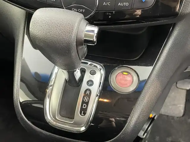 日産 セレナ ハイウェイスター Vセレ+SaftyⅡ 道央・札幌 2015(平27)年 8.1万km インペリアルアンバーP ・４WD/・純正ナビ/　CD/DVD/SD/BT/フルセグ/・アラウンドビューモニター/・ETC/・エマージェンシーブレーキ/・レーンキープアシスト/・両側パワースライドドア/・横滑り防止/・LEDヘッドライト/・フォグライト/・オートライト/・プッシュスタート/・スマートキー/・純正フロアマット/・ドアバイザー/・純正AW/・社外AW付スタッドレス積込（195/65/R15）