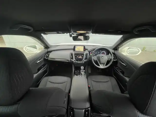 トヨタ クラウン ハイブリッド S Cパッケージ 千葉県 2018(平30)年 4.1万km ホワイトパールクリスタルシャイン トヨタセーフティセンス/　衝突軽減ブレーキ/レーンキープアシスト/　レーダークルーズコントロール/オートハイビーム/　ブラインドスポットモニター/クリアランスソナー/ヘッドアップディスプレイ/純正メーカーナビ/　フルセグ/BT/DVD/CD/USB/AUX/バックカメラ/ステアリングスイッチ/パドルシフト/ETC2.0/パワーシート(D/N席)/シートヒーター(D/N席)/電動パーキングブレーキ/ブレーキホールド/LEDヘッドライト/オートライト/フォグライト/スマートキー/プッシュスタート/純正フロアマット/純正17インチAW