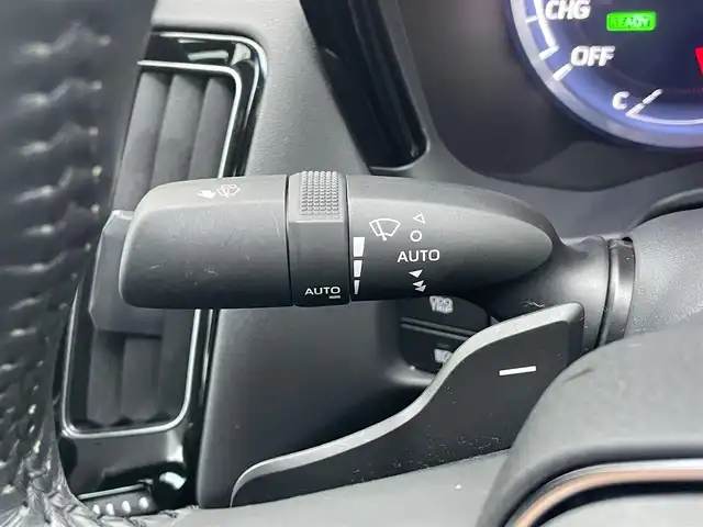 トヨタ クラウン ハイブリッド S Cパッケージ 千葉県 2018(平30)年 4.1万km ホワイトパールクリスタルシャイン トヨタセーフティセンス/　衝突軽減ブレーキ/レーンキープアシスト/　レーダークルーズコントロール/オートハイビーム/　ブラインドスポットモニター/クリアランスソナー/ヘッドアップディスプレイ/純正メーカーナビ/　フルセグ/BT/DVD/CD/USB/AUX/バックカメラ/ステアリングスイッチ/パドルシフト/ETC2.0/パワーシート(D/N席)/シートヒーター(D/N席)/電動パーキングブレーキ/ブレーキホールド/LEDヘッドライト/オートライト/フォグライト/スマートキー/プッシュスタート/純正フロアマット/純正17インチAW