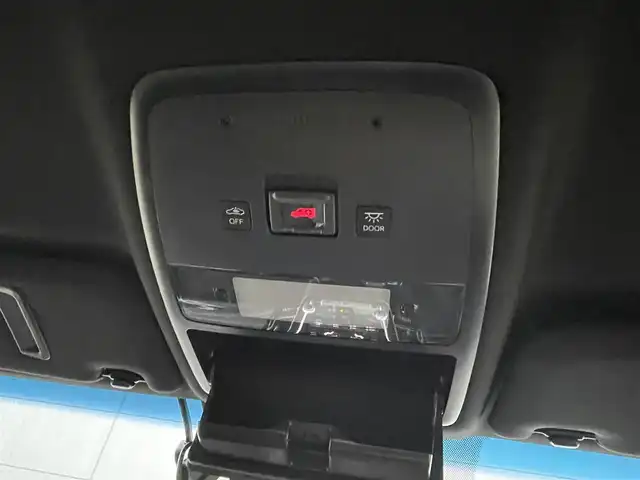 トヨタ クラウン ハイブリッド S Cパッケージ 千葉県 2018(平30)年 4.1万km ホワイトパールクリスタルシャイン トヨタセーフティセンス/　衝突軽減ブレーキ/レーンキープアシスト/　レーダークルーズコントロール/オートハイビーム/　ブラインドスポットモニター/クリアランスソナー/ヘッドアップディスプレイ/純正メーカーナビ/　フルセグ/BT/DVD/CD/USB/AUX/バックカメラ/ステアリングスイッチ/パドルシフト/ETC2.0/パワーシート(D/N席)/シートヒーター(D/N席)/電動パーキングブレーキ/ブレーキホールド/LEDヘッドライト/オートライト/フォグライト/スマートキー/プッシュスタート/純正フロアマット/純正17インチAW