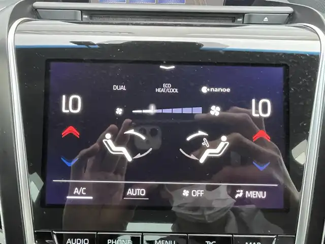 トヨタ クラウン ハイブリッド S Cパッケージ 千葉県 2018(平30)年 4.1万km ホワイトパールクリスタルシャイン トヨタセーフティセンス/　衝突軽減ブレーキ/レーンキープアシスト/　レーダークルーズコントロール/オートハイビーム/　ブラインドスポットモニター/クリアランスソナー/ヘッドアップディスプレイ/純正メーカーナビ/　フルセグ/BT/DVD/CD/USB/AUX/バックカメラ/ステアリングスイッチ/パドルシフト/ETC2.0/パワーシート(D/N席)/シートヒーター(D/N席)/電動パーキングブレーキ/ブレーキホールド/LEDヘッドライト/オートライト/フォグライト/スマートキー/プッシュスタート/純正フロアマット/純正17インチAW