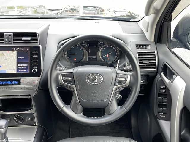 トヨタ ランドクルーザー プラド TX Lパッケージ マットブラED 山口県 2023(令5)年 2.5万km ブラック 4WD/純正ナビ/・AM/FM/USB/Miracast/Bluetooth/パノラミックビューモニター/Toyota Safety Sense/・プリクラッシュセーフティ/・レーンディパーチャーアラート/・オートマチックハイビーム/・レーダークルーズコントロール/・クリアランスソナー/ETC2.0/前後ドライブレコーダー/純正フロアマット/レザーシート/前席パワーシート/シートエアコン/シートヒーター/左右独立フルオートエアコン/スマートキー/スペアキー/18インチ純正アルミホイール/純正LEDヘッドライト/フォグランプ/オートライト/ルーフレール/取扱説明書/保証書