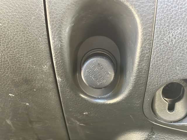 日産 キューブ 15X Vセレクション 静岡県 2009(平21)年 12.8万km デザートアンバー 社外メモリナビ/・CD/・DVD/・フルセグＴＶ/・AM/・FM/主要装備/・衝突軽減/・横滑り防止装置/・レーンキープ/・ETC/・純正フロアマット/・社外アルミホイール/・LEDヘッドライト/・オートライト/・フォグランプ/・オートエアコン/・スマートキー/・プッシュスタート