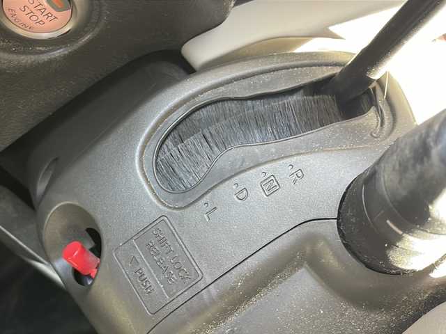 日産 キューブ 15X Vセレクション 静岡県 2009(平21)年 12.8万km デザートアンバー 社外メモリナビ/・CD/・DVD/・フルセグＴＶ/・AM/・FM/主要装備/・衝突軽減/・横滑り防止装置/・レーンキープ/・ETC/・純正フロアマット/・社外アルミホイール/・LEDヘッドライト/・オートライト/・フォグランプ/・オートエアコン/・スマートキー/・プッシュスタート