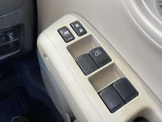 日産 キューブ 15X Vセレクション 静岡県 2009(平21)年 12.8万km デザートアンバー 社外メモリナビ/・CD/・DVD/・フルセグＴＶ/・AM/・FM/主要装備/・衝突軽減/・横滑り防止装置/・レーンキープ/・ETC/・純正フロアマット/・社外アルミホイール/・LEDヘッドライト/・オートライト/・フォグランプ/・オートエアコン/・スマートキー/・プッシュスタート