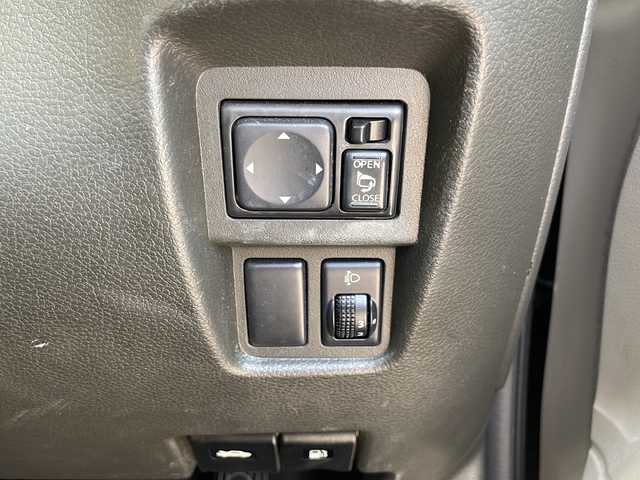 日産 キューブ 15X Vセレクション 静岡県 2009(平21)年 12.8万km デザートアンバー 社外メモリナビ/・CD/・DVD/・フルセグＴＶ/・AM/・FM/主要装備/・衝突軽減/・横滑り防止装置/・レーンキープ/・ETC/・純正フロアマット/・社外アルミホイール/・LEDヘッドライト/・オートライト/・フォグランプ/・オートエアコン/・スマートキー/・プッシュスタート