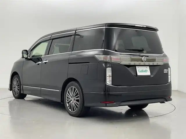 日産 エルグランド 250HWS S アーバンクロム ホワイトレザー 熊本県 2017(平29)年 7万km ファントムブラック 純正ナビ（ＢＴ・フルセグＴＶ・AUX）　/全方位カメラ　/純正前方ドライブレコーダー/100V充電/障害物センサー　/クルーズコントロール　/横滑り防止　/アクセル踏み間違い防止　/ETC　/両側電動スライドドア　/パワーバックドア/オットマン/白レザーシート　/Wエアコン　/前席シートヒーター/前席パワーシート/オートライト/LEDヘッドライト/フォグライト/スマートキー/プッシュスタート/スペアキー1本/取扱説明書