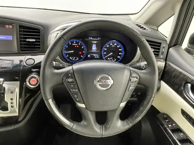 日産 エルグランド 250HWS S アーバンクロム ホワイトレザー 熊本県 2017(平29)年 7万km ファントムブラック 純正ナビ（ＢＴ・フルセグＴＶ・AUX）　/全方位カメラ　/純正前方ドライブレコーダー/100V充電/障害物センサー　/クルーズコントロール　/横滑り防止　/アクセル踏み間違い防止　/ETC　/両側電動スライドドア　/パワーバックドア/オットマン/白レザーシート　/Wエアコン　/前席シートヒーター/前席パワーシート/オートライト/LEDヘッドライト/フォグライト/スマートキー/プッシュスタート/スペアキー1本/取扱説明書