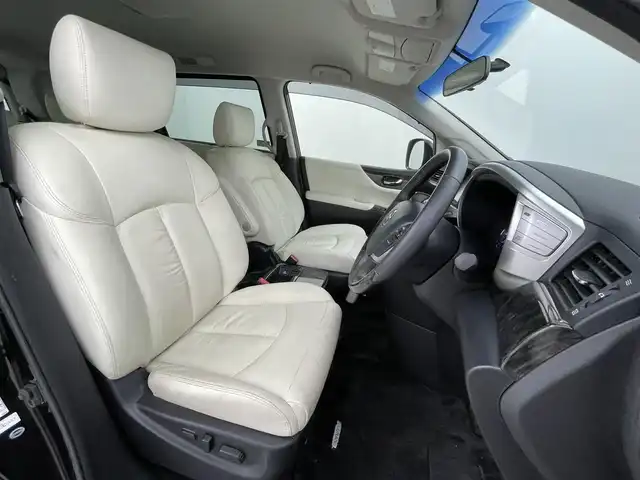 日産 エルグランド 250HWS S アーバンクロム ホワイトレザー 熊本県 2017(平29)年 7万km ファントムブラック 純正ナビ（ＢＴ・フルセグＴＶ・AUX）　/全方位カメラ　/純正前方ドライブレコーダー/100V充電/障害物センサー　/クルーズコントロール　/横滑り防止　/アクセル踏み間違い防止　/ETC　/両側電動スライドドア　/パワーバックドア/オットマン/白レザーシート　/Wエアコン　/前席シートヒーター/前席パワーシート/オートライト/LEDヘッドライト/フォグライト/スマートキー/プッシュスタート/スペアキー1本/取扱説明書