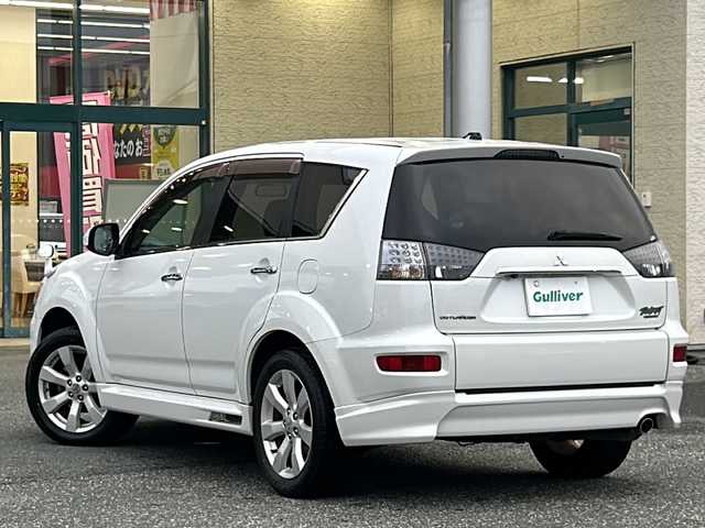三菱 アウトランダー ROADEST 20G 愛知県 2011(平23)年 6万km シルキーホワイト 社外ナビ(SD、DVD.)/フルセグTV/パドルシフト/ハーフレザーシート/バックカメラ/革巻きステアリング/電格ミラー/ミラーウィンカー/アンダーミラー/純正フロアマット/純正アルミホイール/ドアバイザー/フォグランプ/ＥＴＣ/取扱説明書/保証書