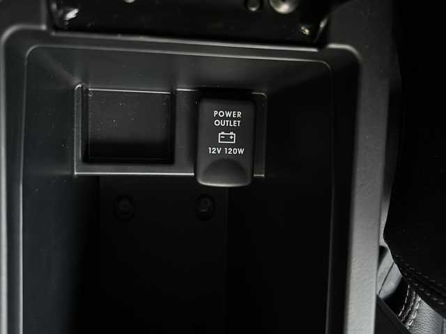 三菱 アウトランダー ROADEST 20G 愛知県 2011(平23)年 6万km シルキーホワイト 社外ナビ(SD、DVD.)/フルセグTV/パドルシフト/ハーフレザーシート/バックカメラ/革巻きステアリング/電格ミラー/ミラーウィンカー/アンダーミラー/純正フロアマット/純正アルミホイール/ドアバイザー/フォグランプ/ＥＴＣ/取扱説明書/保証書