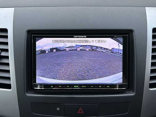 三菱 アウトランダー ROADEST 20G 愛知県 2011(平23)年 6万km シルキーホワイト 社外ナビ(SD、DVD.)/フルセグTV/パドルシフト/ハーフレザーシート/バックカメラ/革巻きステアリング/電格ミラー/ミラーウィンカー/アンダーミラー/純正フロアマット/純正アルミホイール/ドアバイザー/フォグランプ/ＥＴＣ/取扱説明書/保証書
