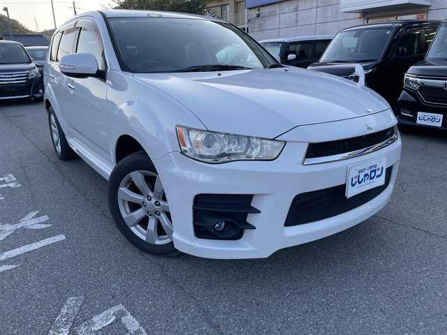 三菱 アウトランダー ROADEST 20G 兵庫県 2011(平23)年 6万km シルキーホワイト 社外ナビ(SD、DVD.)/フルセグTV/パドルシフト/ハーフレザーシート/バックカメラ/革巻きステアリング/電格ミラー/ミラーウィンカー/アンダーミラー/純正フロアマット/純正アルミホイール/ドアバイザー/フォグランプ/ＥＴＣ/取扱説明書/保証書