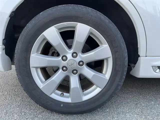 三菱 アウトランダー ROADEST 20G 兵庫県 2011(平23)年 6万km シルキーホワイト 社外ナビ(SD、DVD.)/フルセグTV/パドルシフト/ハーフレザーシート/バックカメラ/革巻きステアリング/電格ミラー/ミラーウィンカー/アンダーミラー/純正フロアマット/純正アルミホイール/ドアバイザー/フォグランプ/ＥＴＣ/取扱説明書/保証書