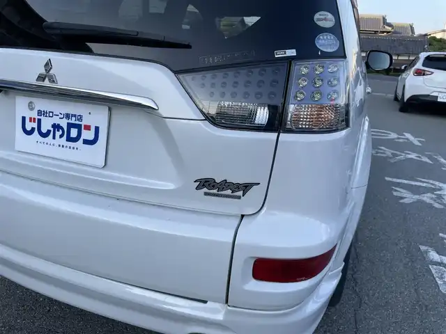 三菱 アウトランダー ROADEST 20G 兵庫県 2011(平23)年 6万km シルキーホワイト 社外ナビ(SD、DVD.)/フルセグTV/パドルシフト/ハーフレザーシート/バックカメラ/革巻きステアリング/電格ミラー/ミラーウィンカー/アンダーミラー/純正フロアマット/純正アルミホイール/ドアバイザー/フォグランプ/ＥＴＣ/取扱説明書/保証書