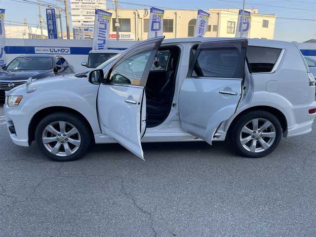 三菱 アウトランダー ROADEST 20G 兵庫県 2011(平23)年 6万km シルキーホワイト 社外ナビ(SD、DVD.)/フルセグTV/パドルシフト/ハーフレザーシート/バックカメラ/革巻きステアリング/電格ミラー/ミラーウィンカー/アンダーミラー/純正フロアマット/純正アルミホイール/ドアバイザー/フォグランプ/ＥＴＣ/取扱説明書/保証書