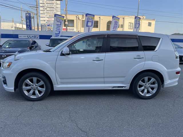 三菱 アウトランダー ROADEST 20G 兵庫県 2011(平23)年 6万km シルキーホワイト 社外ナビ(SD、DVD.)/フルセグTV/パドルシフト/ハーフレザーシート/バックカメラ/革巻きステアリング/電格ミラー/ミラーウィンカー/アンダーミラー/純正フロアマット/純正アルミホイール/ドアバイザー/フォグランプ/ＥＴＣ/取扱説明書/保証書