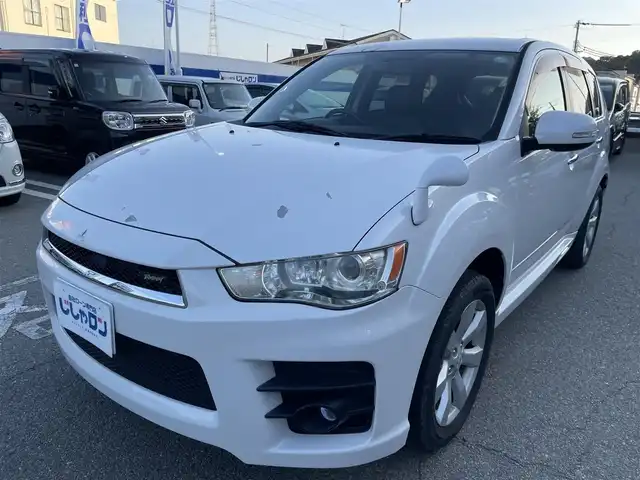 三菱 アウトランダー ROADEST 20G 兵庫県 2011(平23)年 6万km シルキーホワイト 社外ナビ(SD、DVD.)/フルセグTV/パドルシフト/ハーフレザーシート/バックカメラ/革巻きステアリング/電格ミラー/ミラーウィンカー/アンダーミラー/純正フロアマット/純正アルミホイール/ドアバイザー/フォグランプ/ＥＴＣ/取扱説明書/保証書