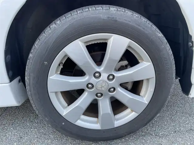 三菱 アウトランダー ROADEST 20G 兵庫県 2011(平23)年 6万km シルキーホワイト 社外ナビ(SD、DVD.)/フルセグTV/パドルシフト/ハーフレザーシート/バックカメラ/革巻きステアリング/電格ミラー/ミラーウィンカー/アンダーミラー/純正フロアマット/純正アルミホイール/ドアバイザー/フォグランプ/ＥＴＣ/取扱説明書/保証書