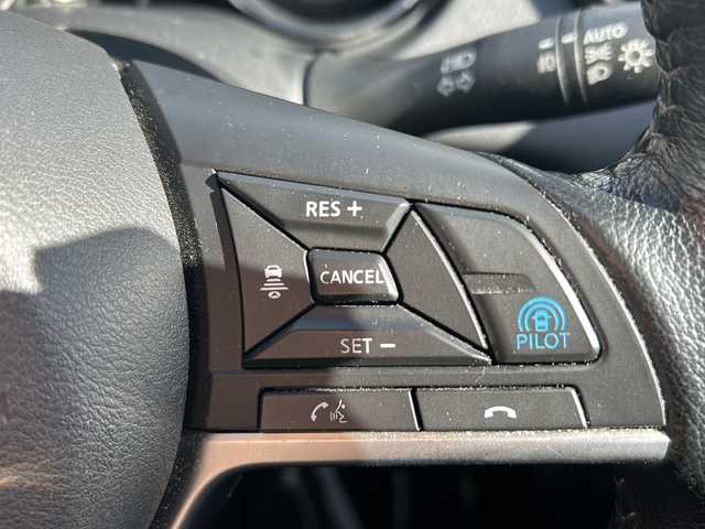 日産 エクストレイル 20Xi Vセレクション 大阪府 2021(令3)年 5.6万km ブリリアントホワイトパール ワンオーナー/純正ナビ/フルセグテレビ/BTオーディオ/CD/DVD/全方位カメラ/前席パワーシート/全席シートヒーター/パワーバックドア/ETC/LEDヘッドライト/純正18インチAW/純正フロアマット/電動パーキングブレーキ/プロパイロット