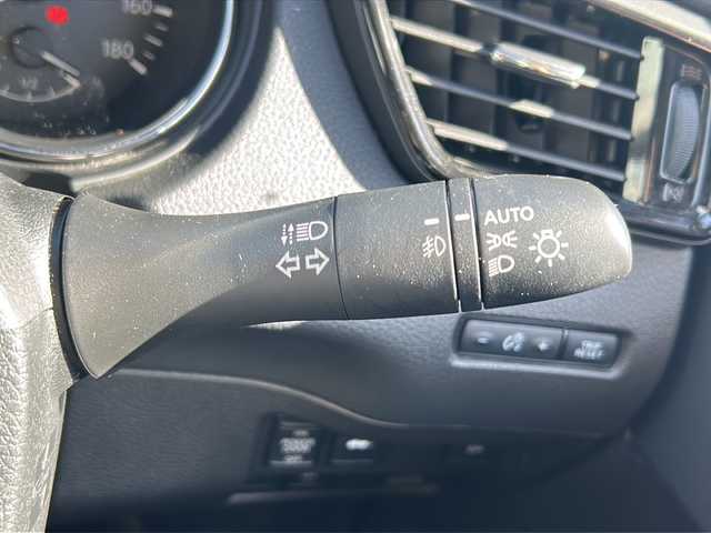 日産 エクストレイル 20Xi Vセレクション 大阪府 2021(令3)年 5.6万km ブリリアントホワイトパール ワンオーナー/純正ナビ/フルセグテレビ/BTオーディオ/CD/DVD/全方位カメラ/前席パワーシート/全席シートヒーター/パワーバックドア/ETC/LEDヘッドライト/純正18インチAW/純正フロアマット/電動パーキングブレーキ/プロパイロット