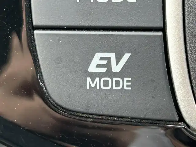 トヨタ アクア Z 岡山県 2022(令4)年 5.8万km ブラックマイカ 禁煙車/純正メーカーナビ/Bluetooth/フルセグ/USB/ラジオ/ETC/追従型クルーズコントロール/AC100V/バックカメラ/LEDヘッドランプ/本革巻きステアリングホイール/純正15インチアルミホイール/電動格納ウインカーミラー/オートハイビーム/純正フロアマット/スペアキー×１/プッシュスタート/スマートキー/衝突軽減システム/横滑り防止装置/車線逸脱防止システム