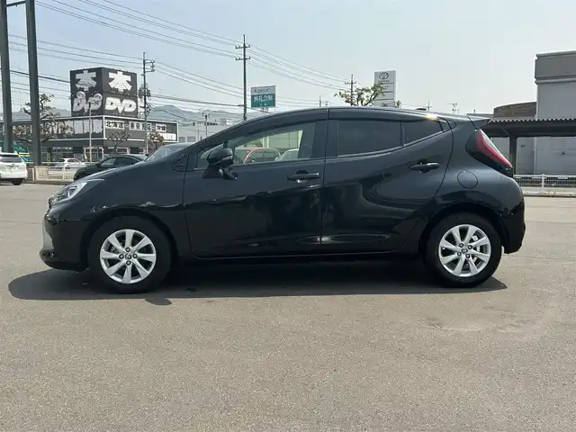 トヨタ アクア Z 岡山県 2022(令4)年 5.8万km ブラックマイカ 禁煙車/純正メーカーナビ/Bluetooth/フルセグ/USB/ラジオ/ETC/追従型クルーズコントロール/AC100V/バックカメラ/LEDヘッドランプ/本革巻きステアリングホイール/純正15インチアルミホイール/電動格納ウインカーミラー/オートハイビーム/純正フロアマット/スペアキー×１/プッシュスタート/スマートキー/衝突軽減システム/横滑り防止装置/車線逸脱防止システム