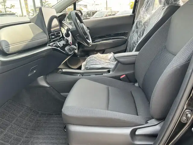 トヨタ アクア Z 岡山県 2022(令4)年 5.8万km ブラックマイカ 禁煙車/純正メーカーナビ/Bluetooth/フルセグ/USB/ラジオ/ETC/追従型クルーズコントロール/AC100V/バックカメラ/LEDヘッドランプ/本革巻きステアリングホイール/純正15インチアルミホイール/電動格納ウインカーミラー/オートハイビーム/純正フロアマット/スペアキー×１/プッシュスタート/スマートキー/衝突軽減システム/横滑り防止装置/車線逸脱防止システム