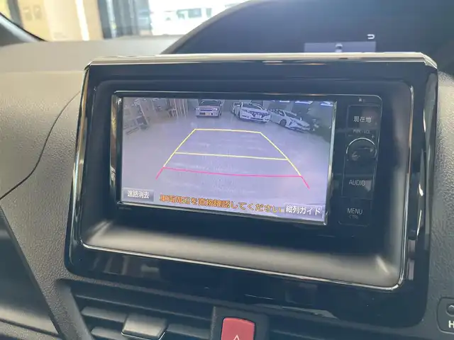 トヨタ ノア ハイブリッド X 高知県 2014(平26)年 13.4万km ホワイトパールクリスタルシャイン (株)IDOMが運営する【じしゃロン高知店】の自社ローン専用車両になりますこちらは現金またはオートローンご利用時の価格です。自社ローンご希望の方は別途その旨お申付け下さい