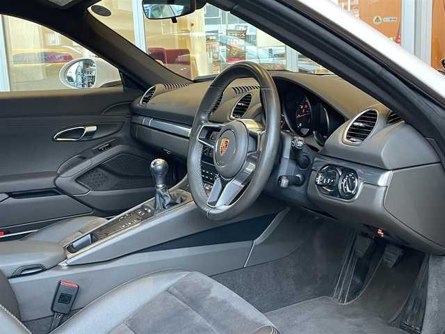 ポルシェ ７１８ケイマン 宮城県 2018(平30)年 1.8万km 白 ワンオーナー/純正ナビゲーションシステム/バックセンサー/Bluetooth機能/ハーフレザーシート/キセノンヘッドライト/オートライト/バックフォグランプ/純正18インチAW/キーレスキー/ETC2.0車載器