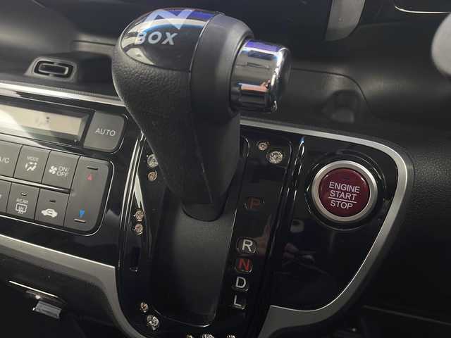 ホンダ Ｎ ＢＯＸ カスタム G ターボ Lパッケージ 栃木県 2015(平27)年 5.8万km スマートブラック KENWOOD7インチナビ/【CD/DVD/フルセグTV】/あんしんパッケージ/シティブレーキアクティブシステム/・低速域衝突軽減ブレーキ＋誤発進抑制機能/ハーフレザーシート/両側パワースライドドア/ディスチャージヘッドライト/バックカメラ/ETC/純正フロアマット/ドアバイザー/スーパーＵＶカットフロントドアガラス/　ＩＲカットフロントウィンドウ・フロントドアガラス/リア席サンシェード/純正15インチアルミホイール/プッシュスタート/ステアリングリモコン/スペアキー1本
