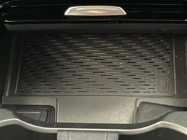 メルセデス・ベンツ Ａ２００ｄ 愛知県 2019(令1)年 4.5万km ポーラホワイト 純正１０．２５型ナビ　バックカメラ　禁煙車　シートヒーター　ハーフレザー　ナビゲーションパッケージ　レーダーセーフティパッケージ　ＢＳＭ　衝突軽減　追従クルコン　ＥＴＣ２．０　ドラレコ　ＬＥＤライト