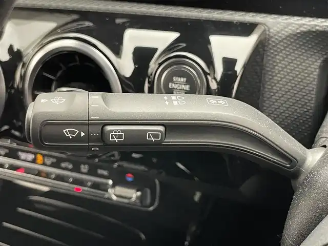 メルセデス・ベンツ Ａ２００ｄ 愛知県 2019(令1)年 4.5万km ポーラホワイト 純正１０．２５型ナビ　バックカメラ　禁煙車　シートヒーター　ハーフレザー　ナビゲーションパッケージ　レーダーセーフティパッケージ　ＢＳＭ　衝突軽減　追従クルコン　ＥＴＣ２．０　ドラレコ　ＬＥＤライト