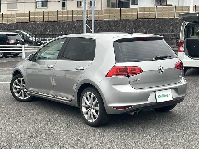フォルクスワーゲン ゴルフ TSI ハイライン BMテクノ 愛知県 2015(平27)年 5万km タングステンシルバーメタリック /禁煙車/正規ディーラー車//純正ナビ・フルセグTV//プッシュスタート//バックカメラ//純正１７インチアルミ//アイドリングストップ//電動格納ウィンカーミラー//クルーズコントロール//ETC//オートライト//ステアスイッチ//純正フロアマット//新車保証書//取扱説明書//スペアキー