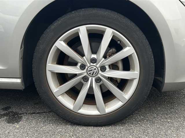フォルクスワーゲン ゴルフ TSI ハイライン BMテクノ 愛知県 2015(平27)年 5万km タングステンシルバーメタリック /禁煙車/正規ディーラー車//純正ナビ・フルセグTV//プッシュスタート//バックカメラ//純正１７インチアルミ//アイドリングストップ//電動格納ウィンカーミラー//クルーズコントロール//ETC//オートライト//ステアスイッチ//純正フロアマット//新車保証書//取扱説明書//スペアキー