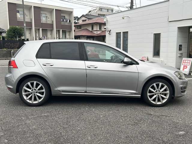 フォルクスワーゲン ゴルフ TSI ハイライン BMテクノ 愛知県 2015(平27)年 5万km タングステンシルバーメタリック /禁煙車/正規ディーラー車//純正ナビ・フルセグTV//プッシュスタート//バックカメラ//純正１７インチアルミ//アイドリングストップ//電動格納ウィンカーミラー//クルーズコントロール//ETC//オートライト//ステアスイッチ//純正フロアマット//新車保証書//取扱説明書//スペアキー