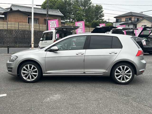 フォルクスワーゲン ゴルフ TSI ハイライン BMテクノ 愛知県 2015(平27)年 5万km タングステンシルバーメタリック /禁煙車/正規ディーラー車//純正ナビ・フルセグTV//プッシュスタート//バックカメラ//純正１７インチアルミ//アイドリングストップ//電動格納ウィンカーミラー//クルーズコントロール//ETC//オートライト//ステアスイッチ//純正フロアマット//新車保証書//取扱説明書//スペアキー
