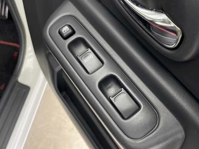 スズキ ジムニー クロスアドベンチャー 秋田県 2012(平24)年 6万km パールホワイト ４WD/前席シートヒーター　/革巻きステアリング　/社外オーディオ　/ライトレベライザー　/サイドバイザー　/純正フロアマット　/純正ＡＷ　/リモコンキー　/スペアキー有　/フォグライト　/ウィンカーミラー　/保証書　/取扱説明書