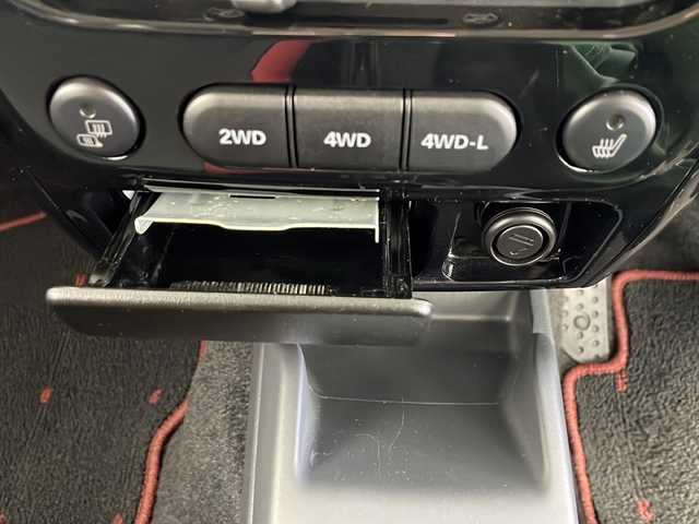 スズキ ジムニー クロスアドベンチャー 秋田県 2012(平24)年 6万km パールホワイト ４WD/前席シートヒーター　/革巻きステアリング　/社外オーディオ　/ライトレベライザー　/サイドバイザー　/純正フロアマット　/純正ＡＷ　/リモコンキー　/スペアキー有　/フォグライト　/ウィンカーミラー　/保証書　/取扱説明書