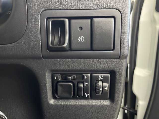 スズキ ジムニー クロスアドベンチャー 秋田県 2012(平24)年 6万km パールホワイト ４WD/前席シートヒーター　/革巻きステアリング　/社外オーディオ　/ライトレベライザー　/サイドバイザー　/純正フロアマット　/純正ＡＷ　/リモコンキー　/スペアキー有　/フォグライト　/ウィンカーミラー　/保証書　/取扱説明書