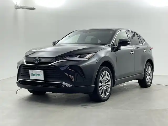 トヨタ ハリアー ハイブリッド Z レザーパッケージ 福井県 2021(令3)年 4.2万km プレシャスブラックパール 12.3インチ純正コネクティッドナビ/フルセグTV/Bluetooth/Miracast/AUX/AM/FM/JBLサウンドシステム/全方位モニター/Toyota Safety Sense/・プリクラッシュセーフティ/・レーンディパーチャーアラート/・オートハイビーム/・レーダークルーズコントロール/・ブラインドスポットモニター/ヘッドアップディスプレイ/パワーバックドア/前席パワーシート/エアシート/シートヒーター/ステアリングヒーター/革巻きステアリング/ステアリングリモコン/ステアリングチルド機構/ビルトインETC2.0/LEDヘッドライト/フォグライト/ウインカー・電動格納式ミラー/クリアランスソナー/純正19インチアルミホイル