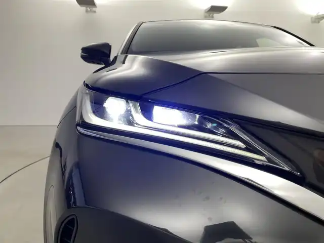 トヨタ ハリアー ハイブリッド Z レザーパッケージ 福井県 2021(令3)年 4.2万km プレシャスブラックパール 12.3インチ純正コネクティッドナビ/フルセグTV/Bluetooth/Miracast/AUX/AM/FM/JBLサウンドシステム/全方位モニター/Toyota Safety Sense/・プリクラッシュセーフティ/・レーンディパーチャーアラート/・オートハイビーム/・レーダークルーズコントロール/・ブラインドスポットモニター/ヘッドアップディスプレイ/パワーバックドア/前席パワーシート/エアシート/シートヒーター/ステアリングヒーター/革巻きステアリング/ステアリングリモコン/ステアリングチルド機構/ビルトインETC2.0/LEDヘッドライト/フォグライト/ウインカー・電動格納式ミラー/クリアランスソナー/純正19インチアルミホイル